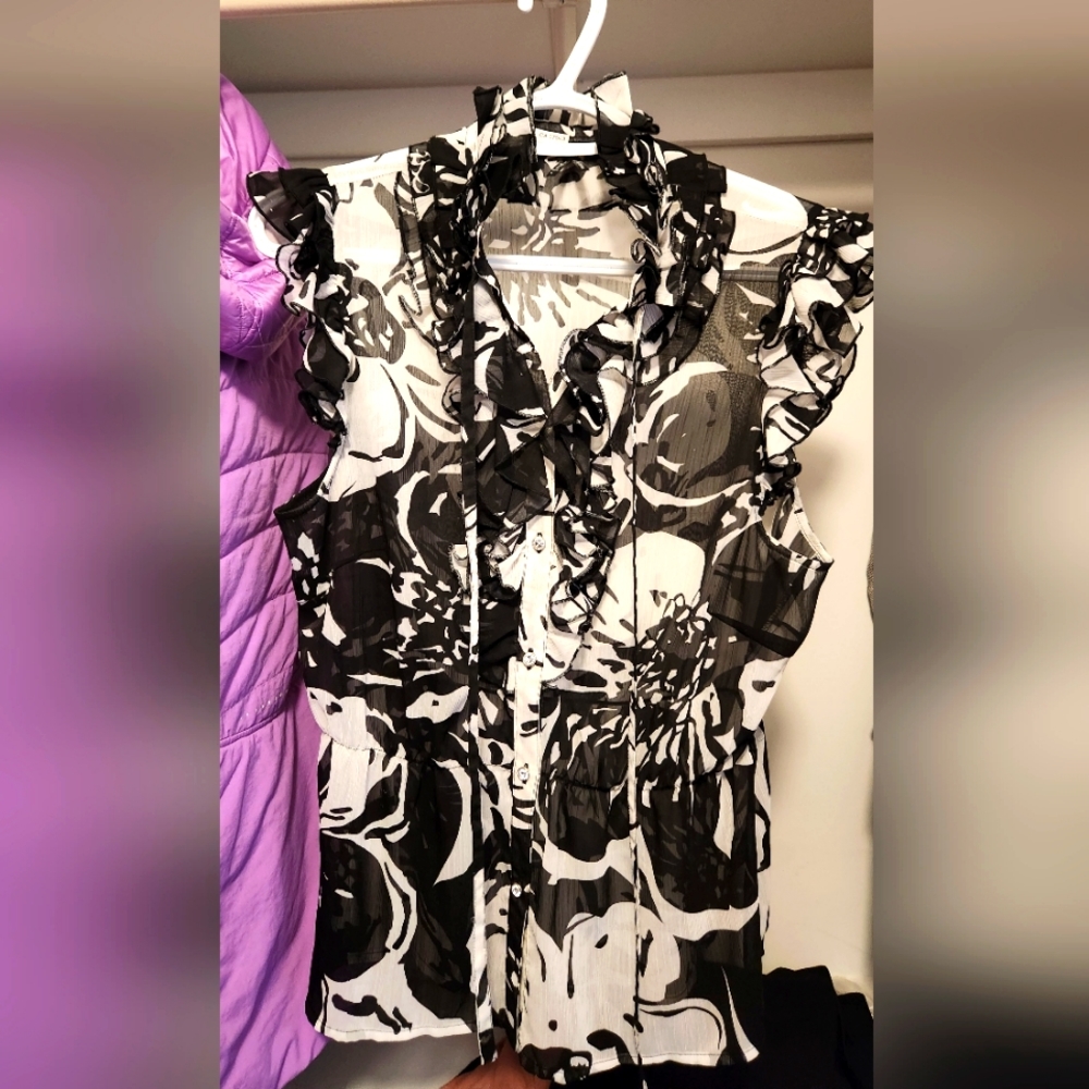 (L) Sleeveless Lapis translucent floral blouse